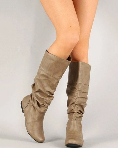 Luvik | Litistet saappaat, joissa on laskoksia polveen asti