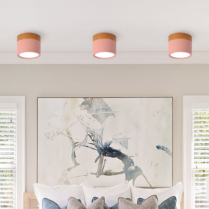 Taklampe med rosa flush trefinish Luvikno