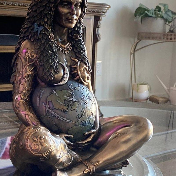 Statue av Jorden Gudinne | Luvikno