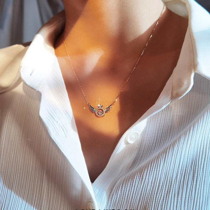 Luvikno | Engelving Rhinestone Halskjede