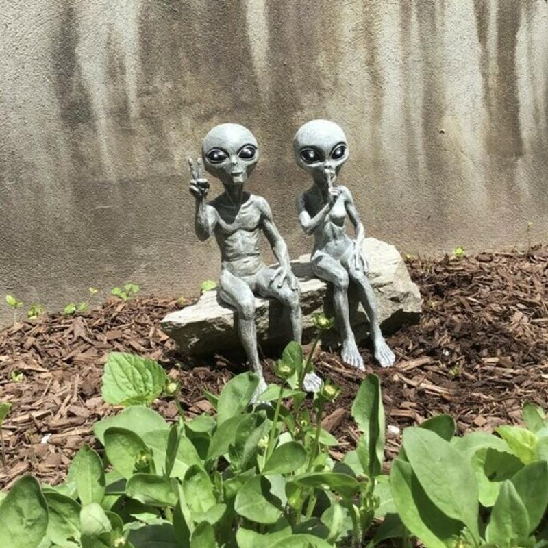 Alien Garden Statue | Luvikno