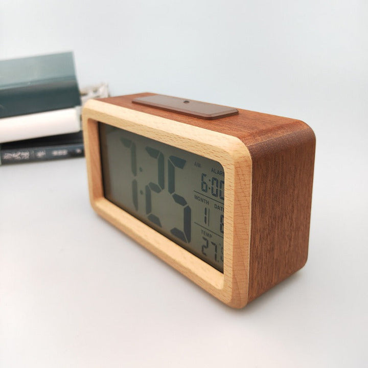 Elegant tre alarmklok med kalender og temperaturdisplay | Luvikno