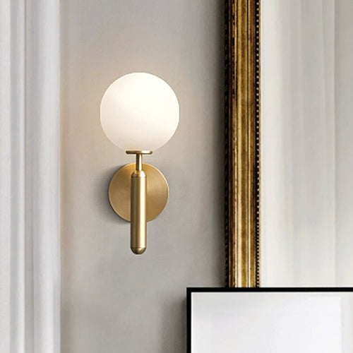Milky Glass Ball Vegglampe Moderne 1 Hode Messing Veggmontert Lysarmatur med Metall Blyantarm | Luvikno
