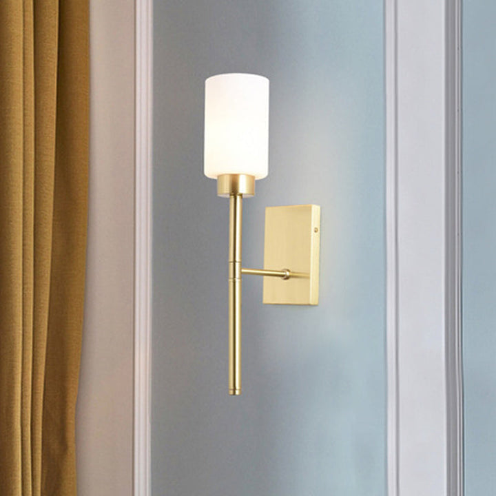 Opal Glass Tube Sconce Modernist 1 Pære Veggbelysning Armatur i Messing med Metall Blyantarm | Luvikno