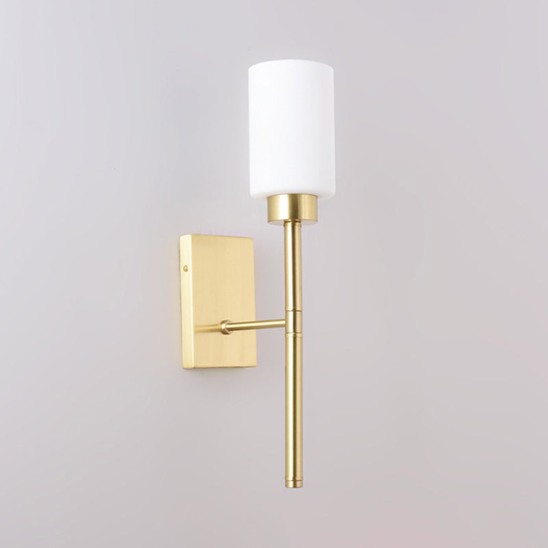 Opal Glass Tube Sconce Modernist 1 Pære Veggbelysning Armatur i Messing med Metall Blyantarm | Luvikno