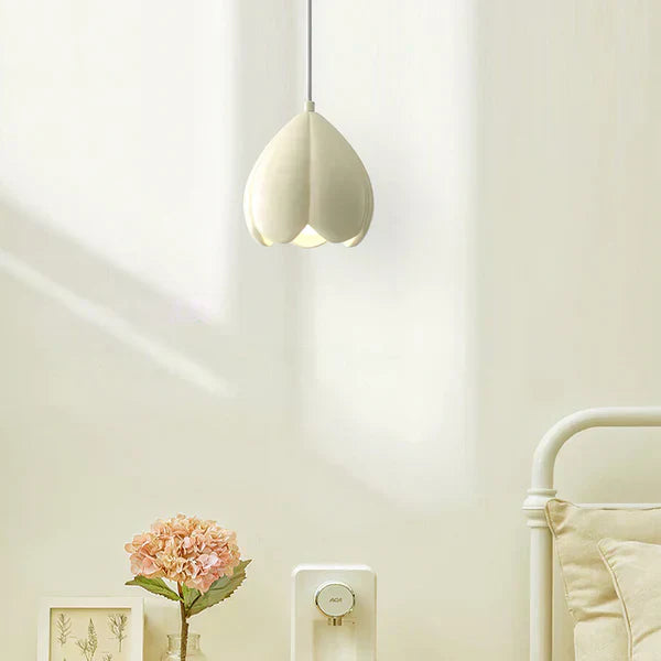 Luvikno | FlowerGlow Pendant - Elegant kremfarget pendant for varme atmosfæriske interiører