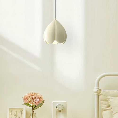 Luvikno | FlowerGlow Pendant - Elegant kremfarget pendant for varme atmosfæriske interiører