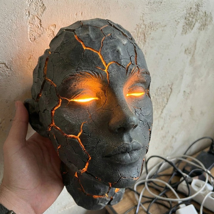 Volcanic Face Lava Crack Veggkunstlampe | Luvikno