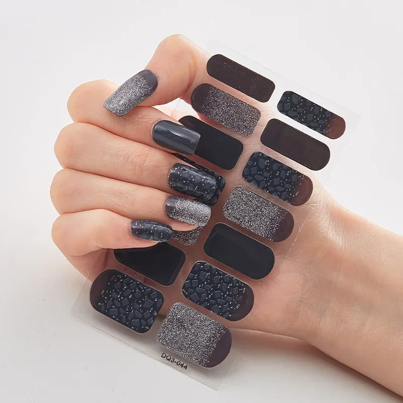 GlitzNail – Festive Christmas Nails Rask, Komplett Uten Salong Luvikno