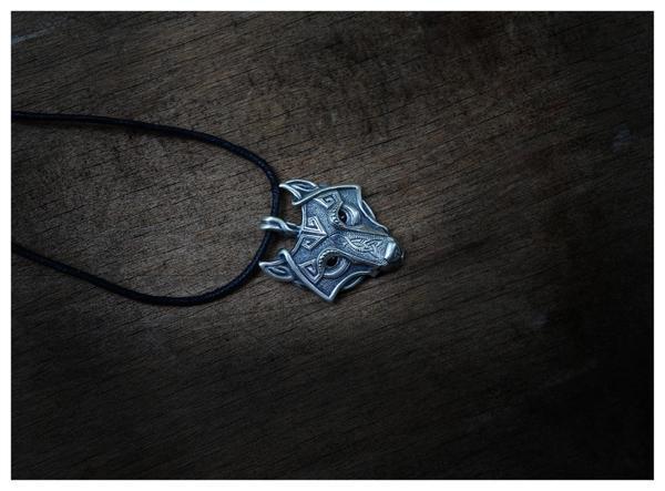 Norse Wolf Head Necklace - Gratis frakt! | Luvikno