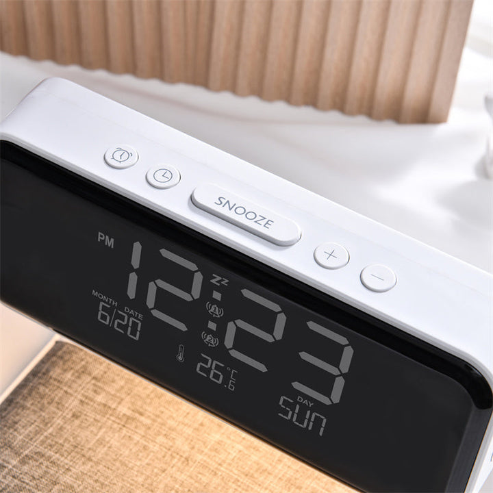 3-i-1 Nattbordlampe Lader Klokke | Luvikno