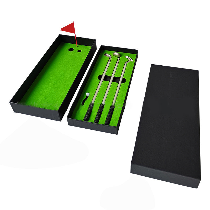 Golfgave med putting green Luvikno