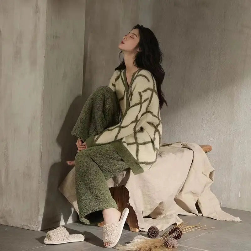 Luvik | Mukava Yöpuku - Pehmeä koralli fleece -yöpuku ruudullisella liivillä naisille