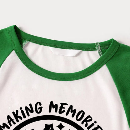 Luvik | Christmas Memories Together 2025 Print Vihreä Rotator Cuff -paita vihreillä ja mustilla ruudullisilla perhesovitettavilla pyjamilla koiralle