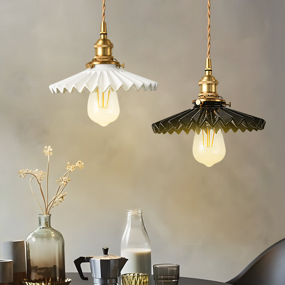 Vintage keramisk pendellampe med plissédesign – messing LED pendellampe for spisestue og stue | Luvikno