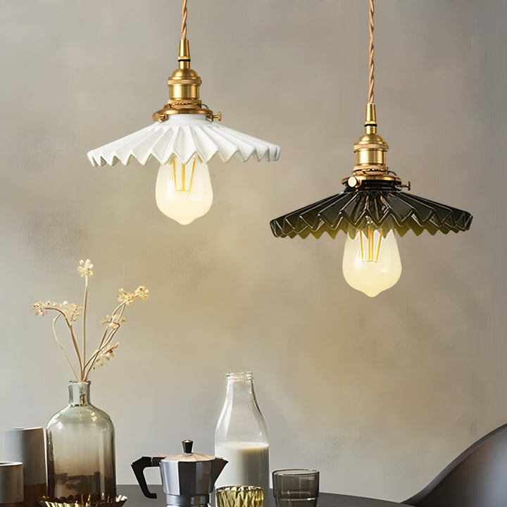 Vintage keramisk pendellampe med plissédesign – messing LED pendellampe for spisestue og stue | Luvikno