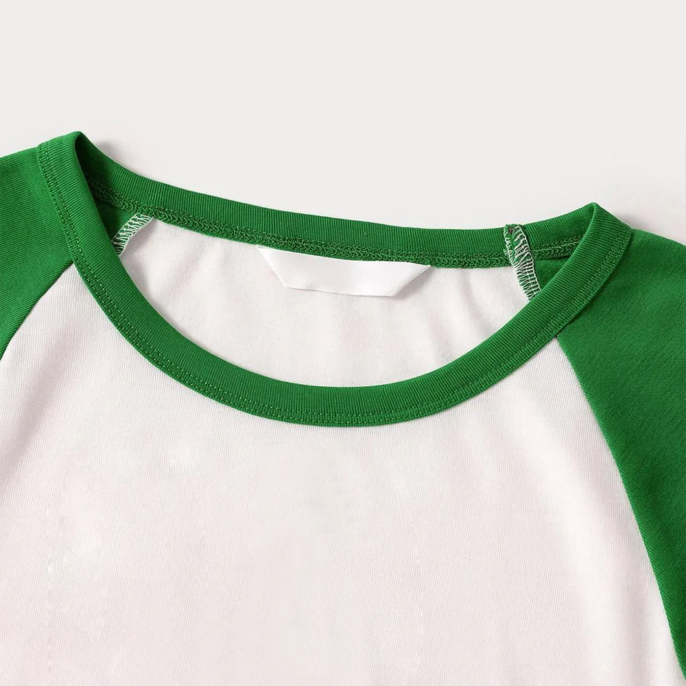 Luvik | Joulupukin hattu ja perheen joulun 2025 printti pitkähihainen paita vihreillä ja mustilla ruudullisilla joulupaitaseteillä