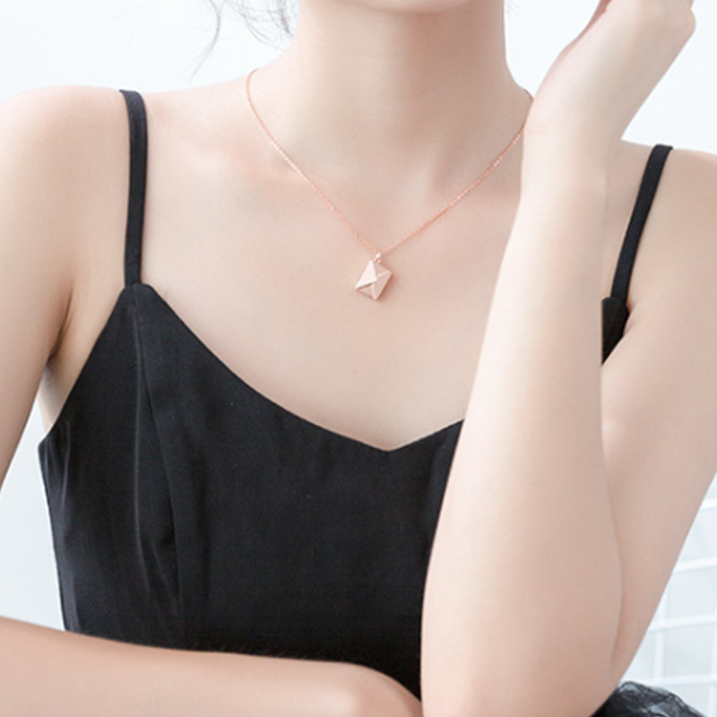 Luvikno | Wrap Necklace laget av Titanstål
