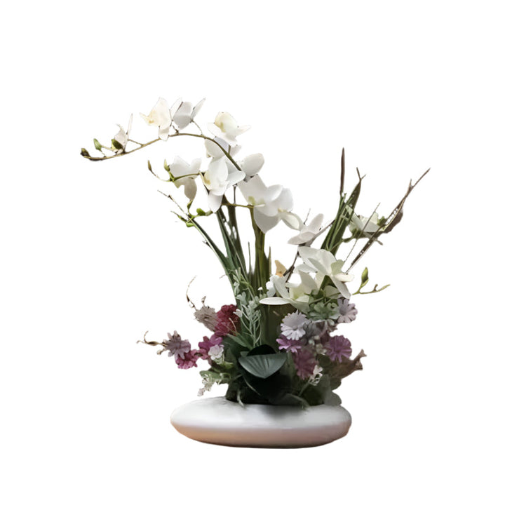 Livaktig blomsterarrangement i en moderne vase Luvikno