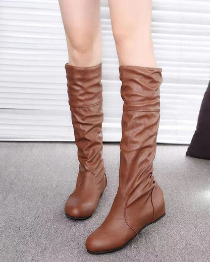 Luvik | Litistet saappaat, joissa on laskoksia polveen asti