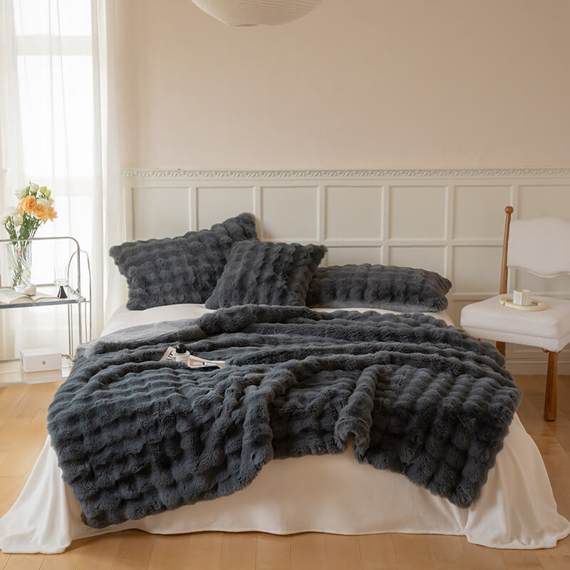 Plush falsk pels kastet for ultimate koselig varme | Luvikno