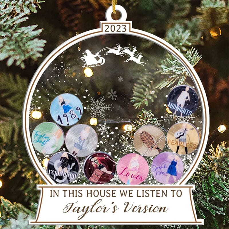 🎅I Dette Huset Lytter Vi Til Taylors Versjon Ornament | Luvikno