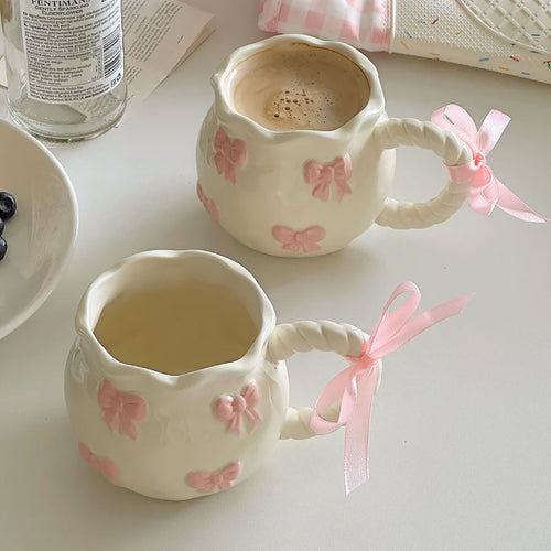 Bånd-pyntet keramisk krus – Håndlaget eleganse for kaffe- og teelskere | Luvikno