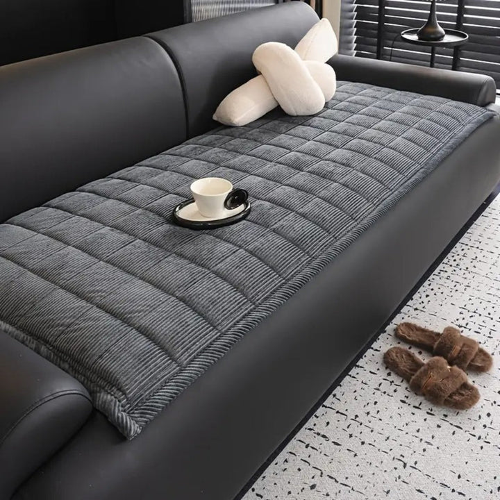 LuxeShield Quiltmatte — Transformér sofaen din til en feilfri oase av komfort og beskyttelse | Luvikno