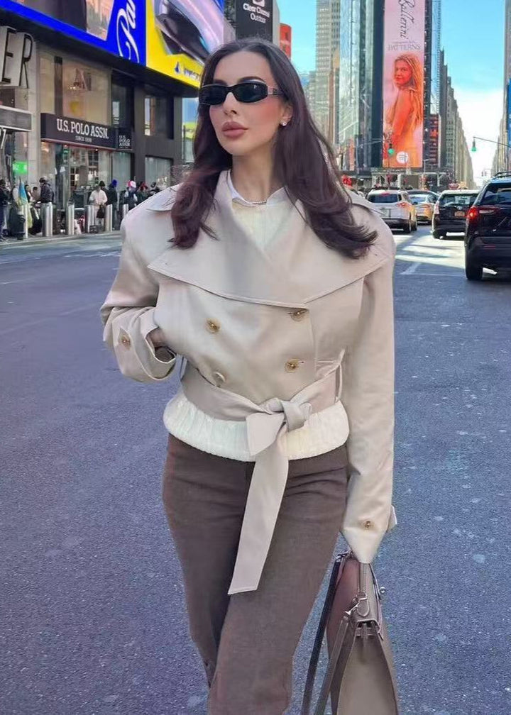 Luvik | Korte belte trench coat med overdimensjonerte klaffer
