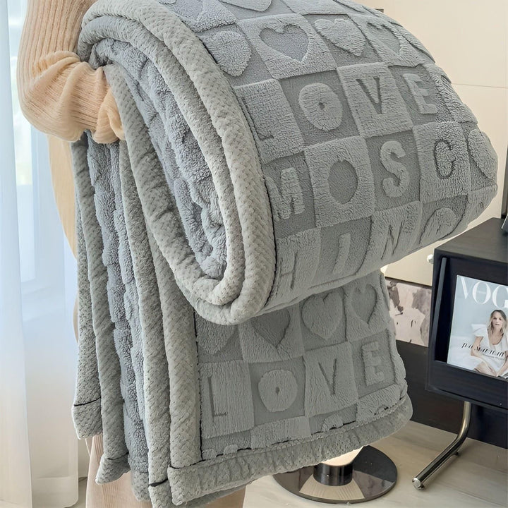 CoralDream Teppe - Varm Fleece Vinterteppe med Dobbeltsidig Hjerte- og Bokstavdesign | Luvikno