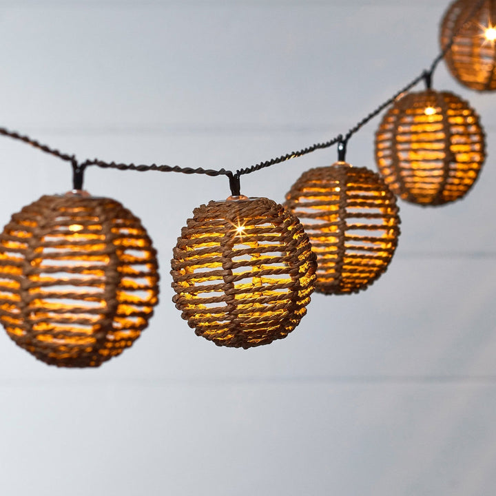 SolarGlow – Rattan Fe lys streng med magisk belysning Luvikno