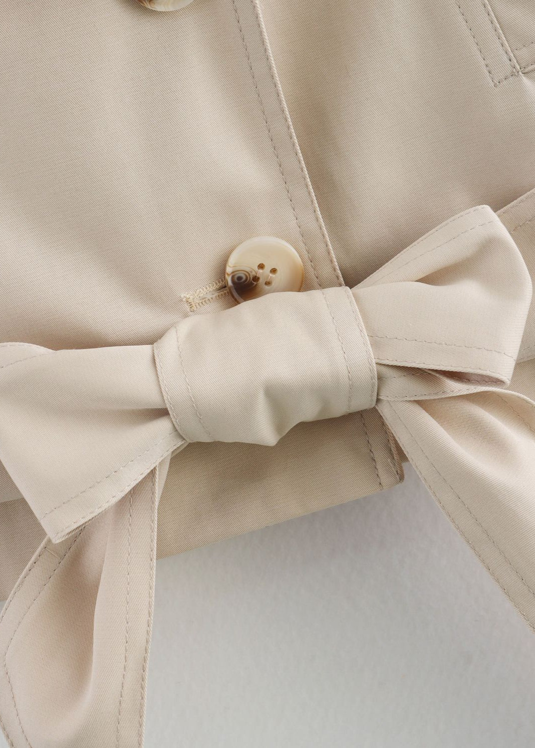 Luvik | Lyhyt vyötrench takki, jossa on ylisuuret läpät