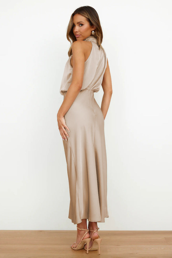 Luvik | Elegant Satin-Midiopas mekko Halterneck
