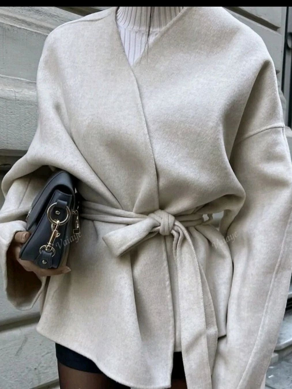 Luvik | Vöri takki vyöllä