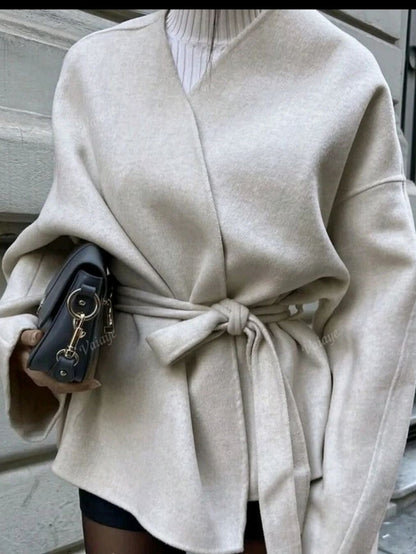 Luvik | Vöri takki vyöllä