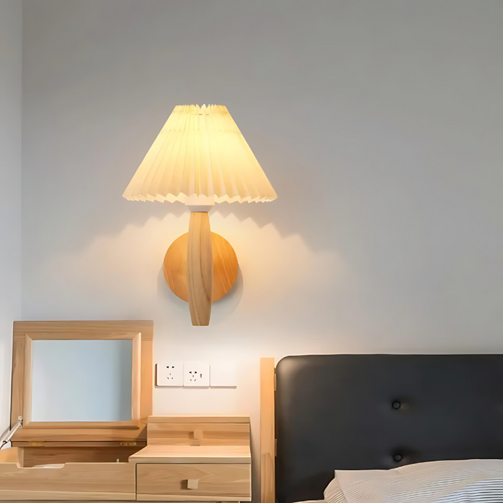 Skandinavisk moderne vegglampe i tre | Luvikno