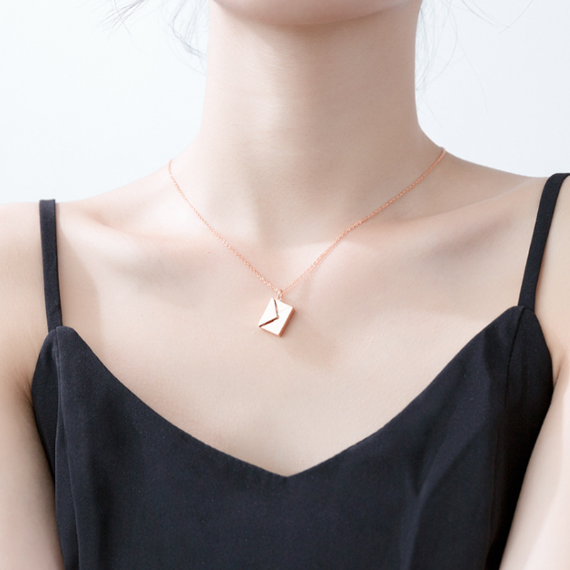 Luvikno | Wrap Necklace laget av Titanstål