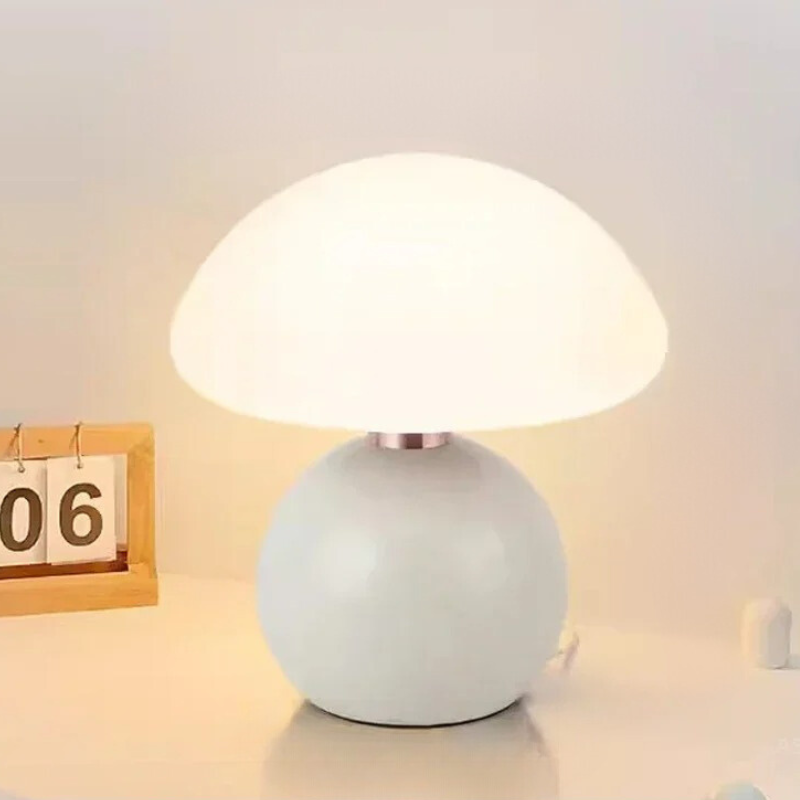 Luvikno | Elegant Krem Bordlampe – Atmosfærisk Belysning for Hjemmet