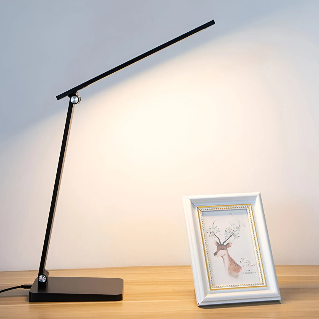 LumaFold – sammenleggbar LED bordlampe med berøringsdemping