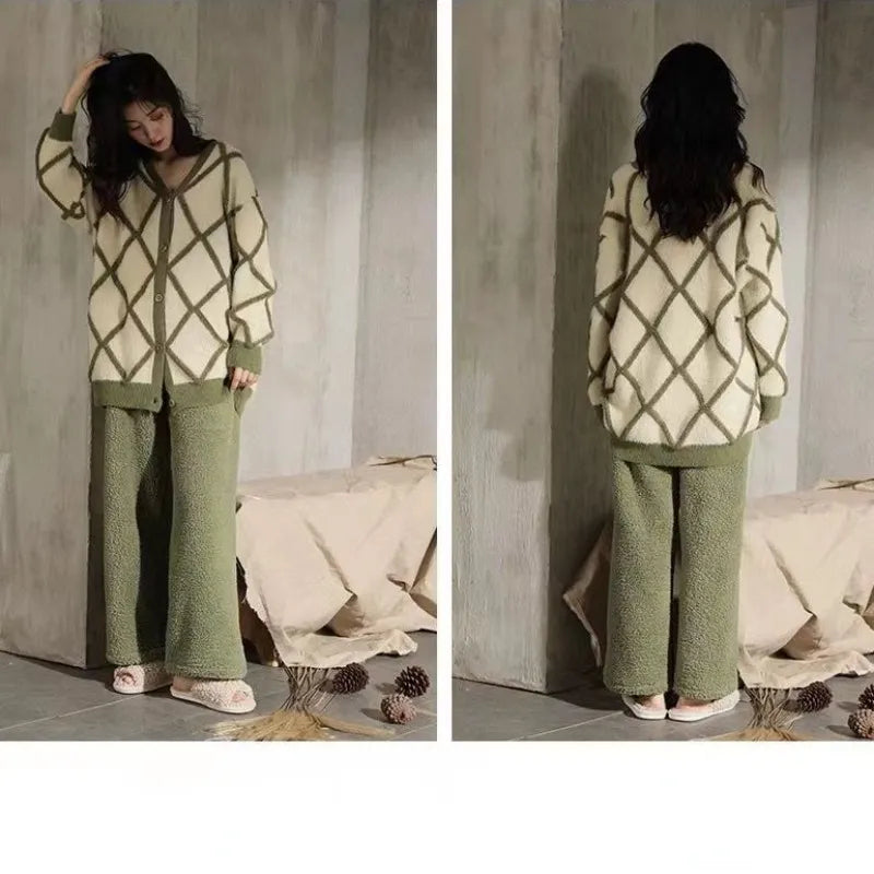 Luvik | Mukava Yöpuku - Pehmeä koralli fleece -yöpuku ruudullisella liivillä naisille