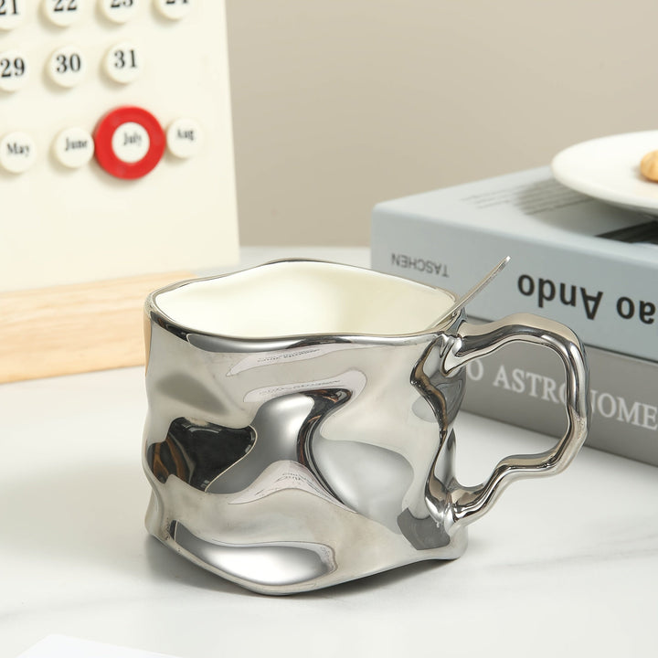 CreArt Mug – Håndlaget keramisk kaffekopp med unikt krøllet design | Luvikno