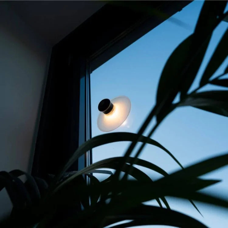 LED vegglampe med oppladbart sugefeste Luvikno
