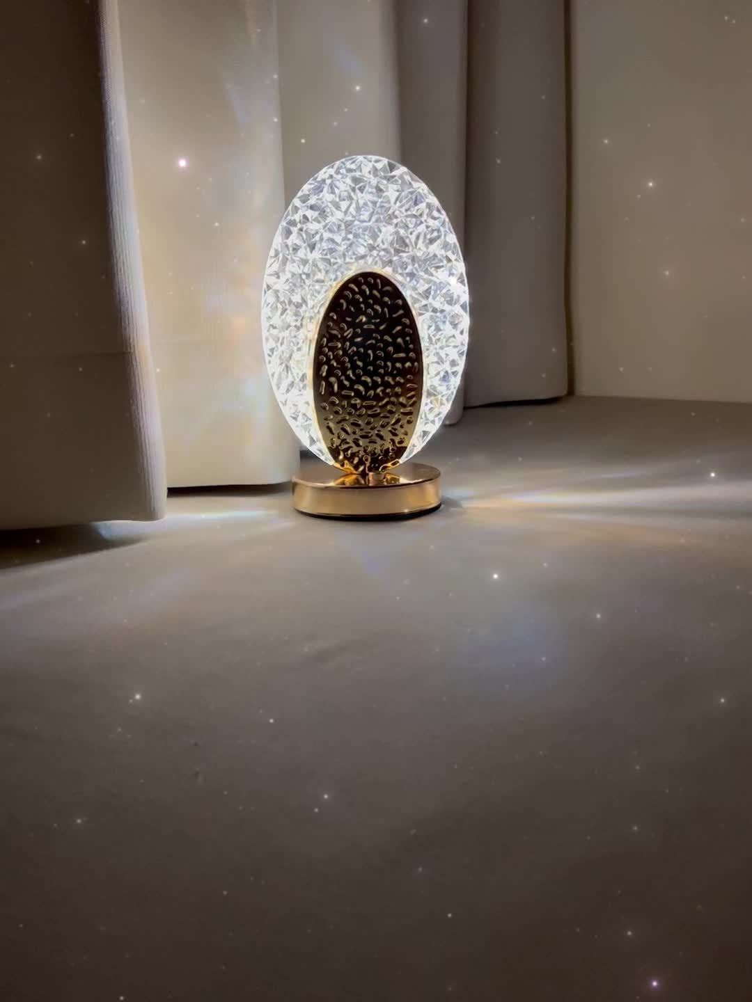 FeatherLamp - USB berøringsbordlampe med unikt fjærdesign Luvikno