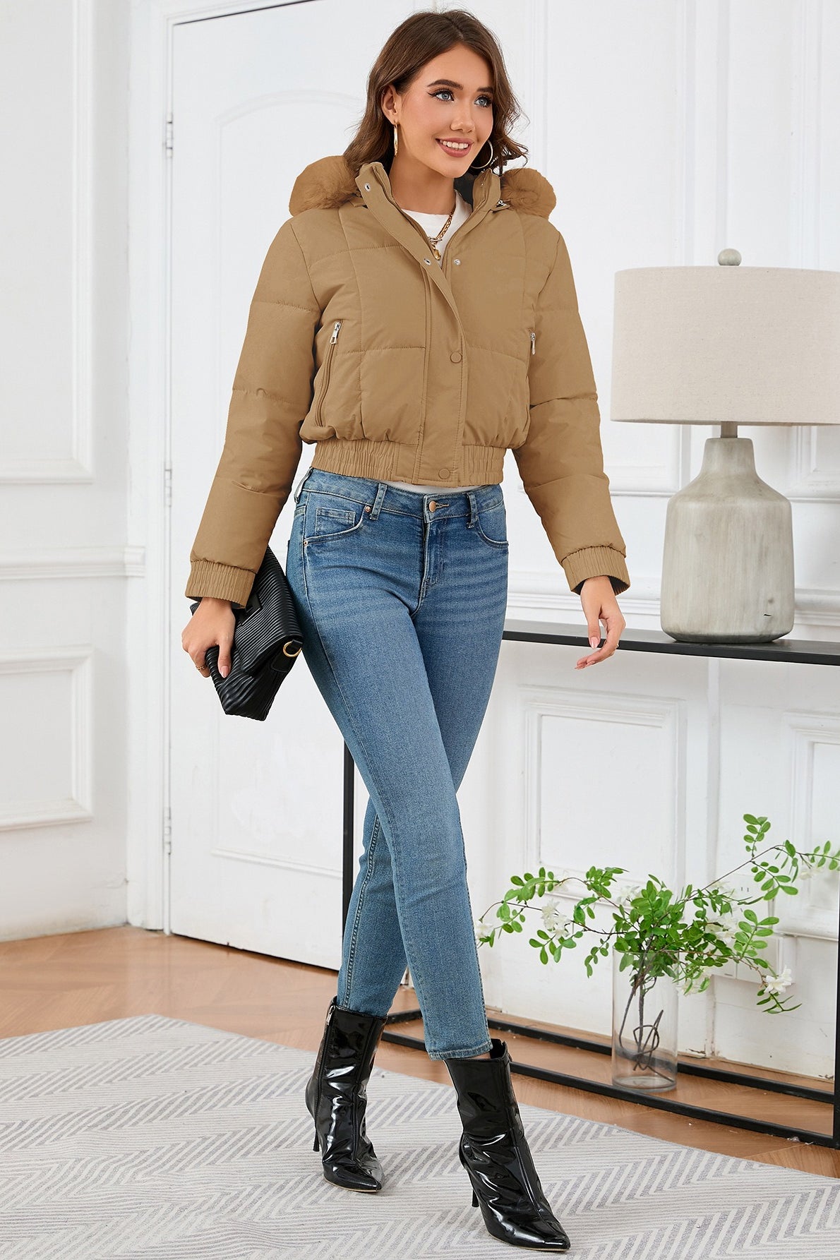 Luvik | Korkea vyötärö Tekoturkki Huppupuffatakkia