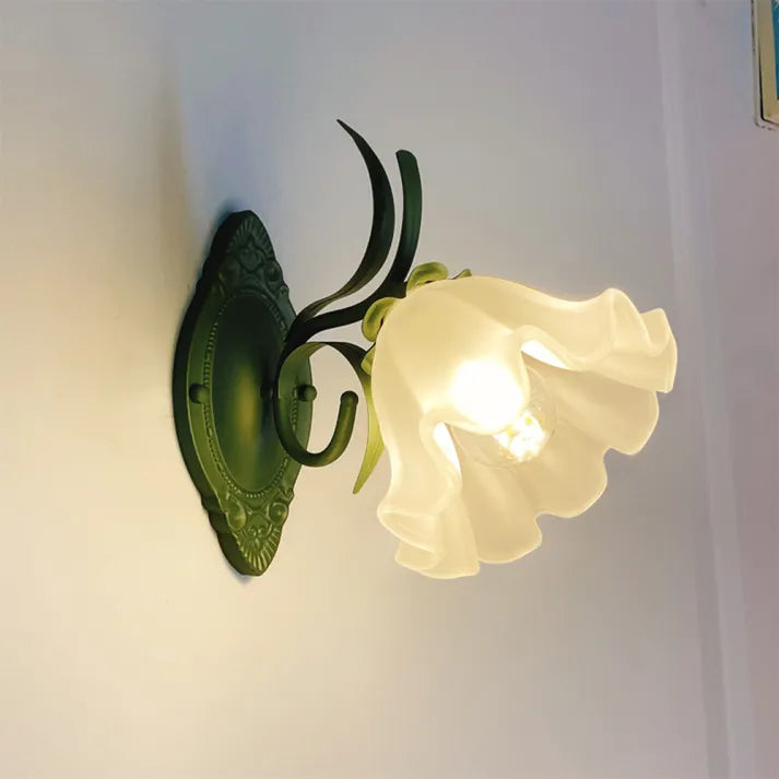 Luvikno | LilyGlow Vegglampe - Elegant naturinspirert belysning