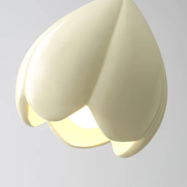 Luvikno | FlowerGlow Pendant - Elegant kremfarget pendant for varme atmosfæriske interiører