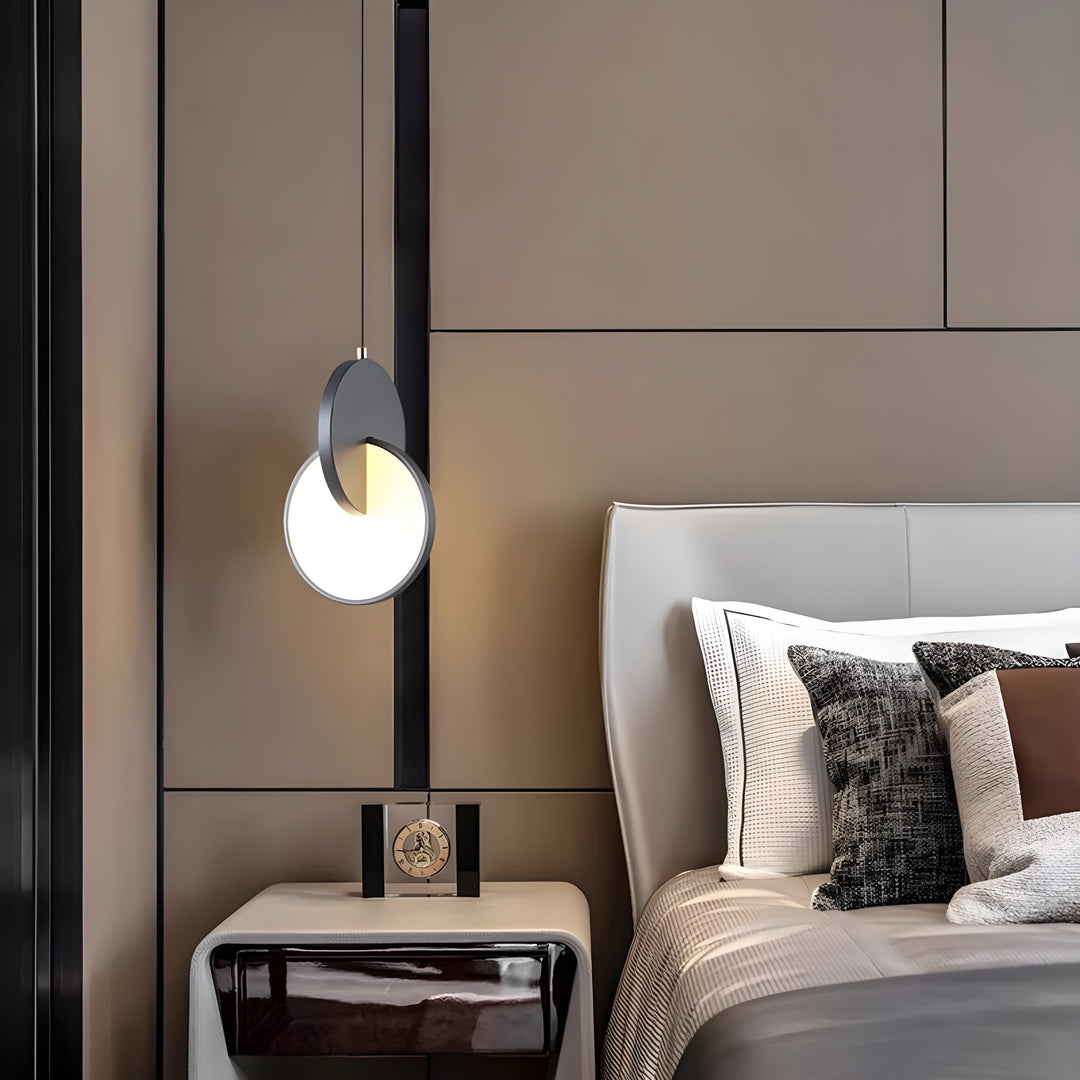 Moderne skandinaviske LED pendellampe med rundt ramme og varmt glød Luvikno