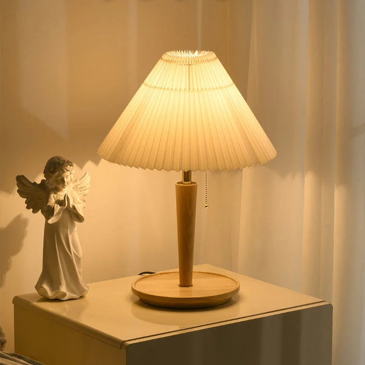 Luvikno | Elegant Vintage Woodly Bordlampe - Bordlampe med Plisert Design
