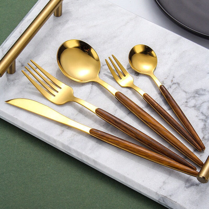 Elegant treske manual gull bestikksett for sofistikert middag | Luvikno