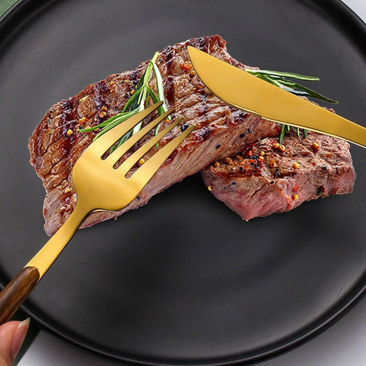 Elegant treske manual gull bestikksett for sofistikert middag | Luvikno